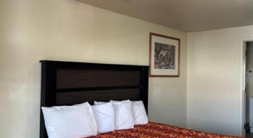 Travelodge By Wyndham Gallup Exterior photo